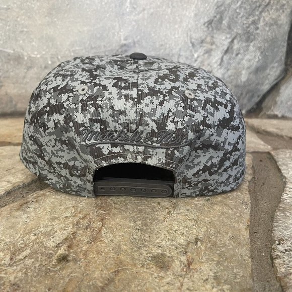 Mitchell and Ness NBA Golden State Warriors Ballistic Camo Snapback Hat Grey - Picture 3 of 9